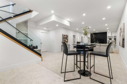 725 18 Avenue Nw, Calgary, AB - Indoor