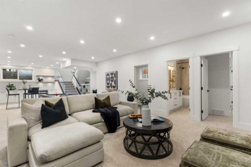 725 18 Avenue Nw, Calgary, AB - Indoor Photo Showing Living Room