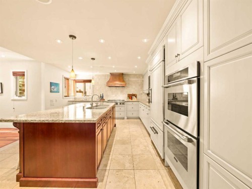 2716 Carleton Street Sw, Calgary, AB - Indoor Photo Showing Kitchen With Upgraded Kitchen