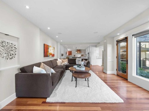 2716 Carleton Street Sw, Calgary, AB - Indoor Photo Showing Living Room