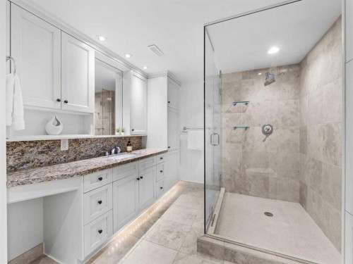 2716 Carleton Street Sw, Calgary, AB - Indoor Photo Showing Bathroom
