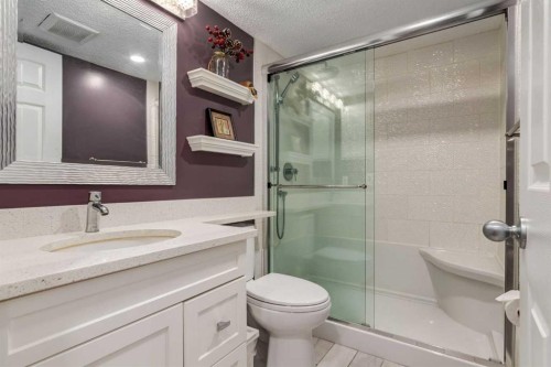 227 Tuscany Glen Park Nw, Calgary, AB - Indoor Photo Showing Bathroom