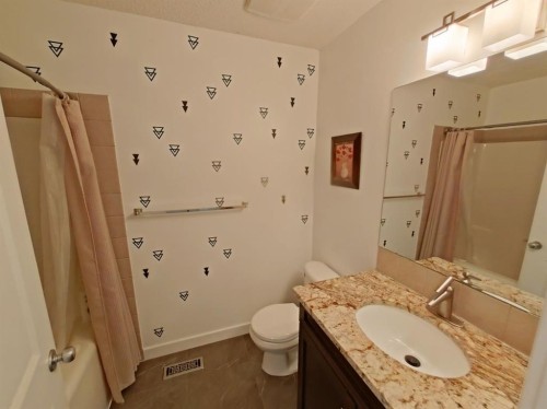 656 Cranston Drive Se, Calgary, AB - Indoor Photo Showing Bathroom
