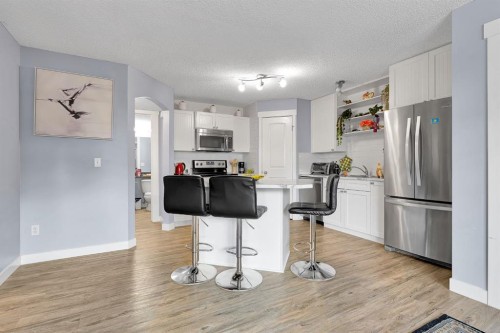 102-31 Everridge Square Sw, Calgary, AB - Indoor Photo Showing Kitchen With Stainless Steel Kitchen