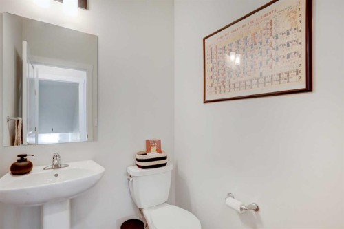 1601 Chinook Gate Drive Sw, Airdrie, AB - Indoor Photo Showing Bathroom