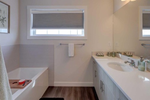 1601 Chinook Gate Drive Sw, Airdrie, AB - Indoor Photo Showing Bathroom