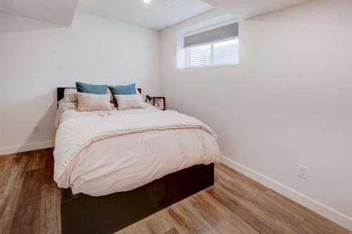 1601 Chinook Gate Drive Sw, Airdrie, AB - Indoor Photo Showing Bedroom