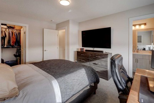 1601 Chinook Gate Drive Sw, Airdrie, AB - Indoor Photo Showing Bedroom