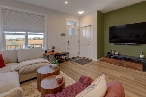 1601 Chinook Gate Drive Sw, Airdrie, AB - Indoor Photo Showing Living Room