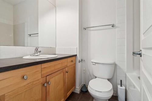 15-117 Rockyledge View Nw, Calgary, AB - Indoor Photo Showing Bathroom