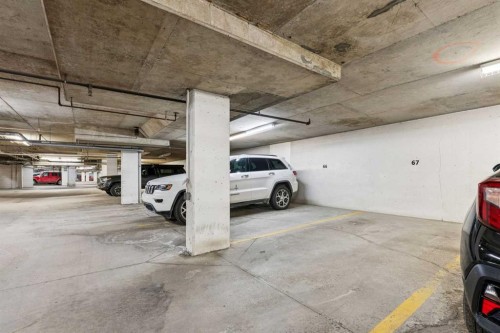 15-117 Rockyledge View Nw, Calgary, AB - Indoor Photo Showing Garage