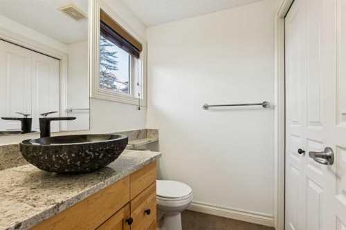 15-117 Rockyledge View Nw, Calgary, AB - Indoor Photo Showing Bathroom