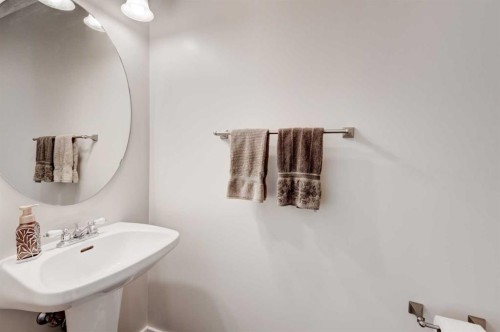 45 Cougarstone Place Sw, Calgary, AB - Indoor Photo Showing Bathroom