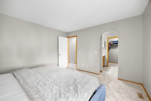 11 Citadel Meadow Crescent Nw, Calgary, AB - Indoor Photo Showing Bedroom