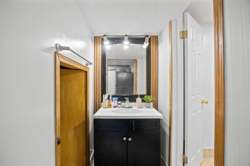 11 Citadel Meadow Crescent Nw, Calgary, AB - Indoor Photo Showing Bathroom