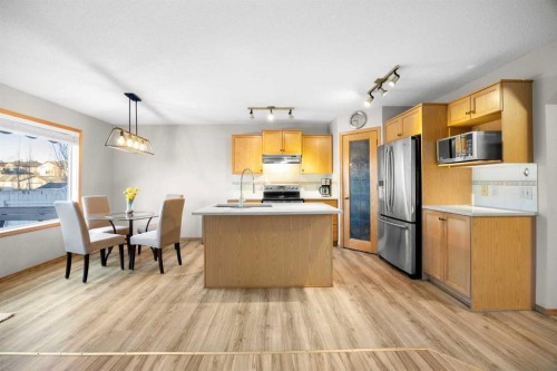 11 Citadel Meadow Crescent Nw, Calgary, AB - Indoor Photo Showing Kitchen