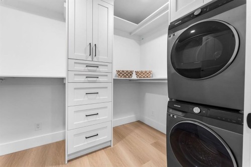 10404 Maplemont Road Se, Calgary, AB - Indoor Photo Showing Laundry Room