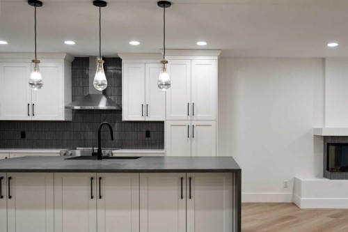 10404 Maplemont Road Se, Calgary, AB - Indoor Photo Showing Kitchen With Upgraded Kitchen