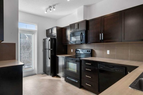 114 New Brighton Landing Se, Calgary, AB - Indoor Photo Showing Kitchen
