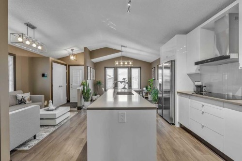 210 Copperstone Grove Se, Calgary, AB - Indoor Photo Showing Kitchen