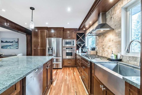 804 Varsity Estates Place Nw, Calgary, AB - Indoor Photo Showing Kitchen With Upgraded Kitchen