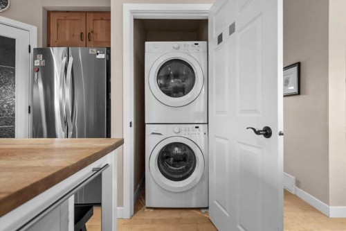 4504 70 Street Nw, Calgary, AB - Indoor Photo Showing Laundry Room