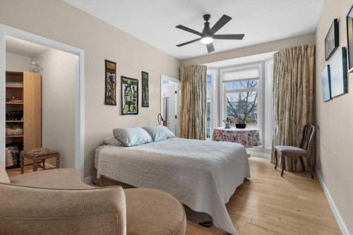 4504 70 Street Nw, Calgary, AB - Indoor Photo Showing Bedroom