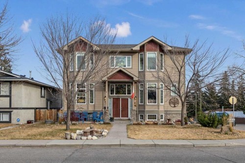 4504 70 Street Nw, Calgary, AB - Outdoor With Facade