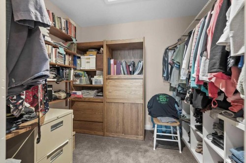 4504 70 Street Nw, Calgary, AB - Indoor With Storage