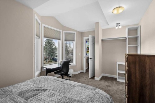 4504 70 Street Nw, Calgary, AB - Indoor Photo Showing Bedroom
