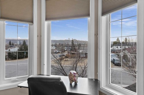 4504 70 Street Nw, Calgary, AB - Indoor Photo Showing Office