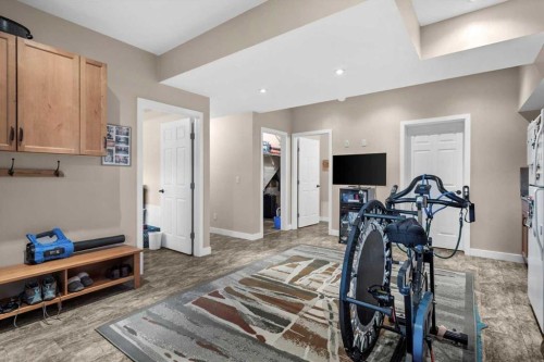 4504 70 Street Nw, Calgary, AB - Indoor