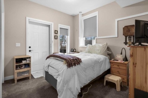4504 70 Street Nw, Calgary, AB - Indoor Photo Showing Bedroom
