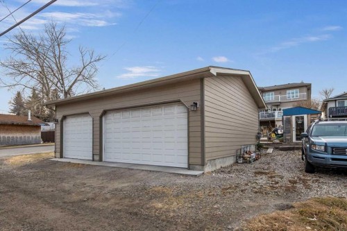 4504 70 Street Nw, Calgary, AB - Outdoor