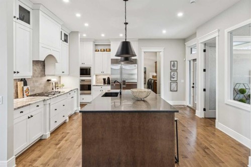 92 Crestridge View Sw, Calgary, AB - Indoor Photo Showing Kitchen With Upgraded Kitchen