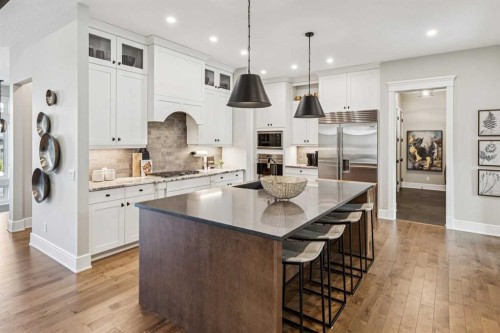 92 Crestridge View Sw, Calgary, AB - Indoor Photo Showing Kitchen With Upgraded Kitchen