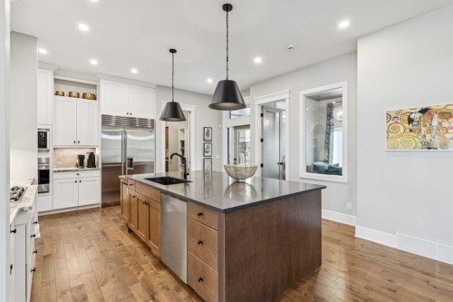92 Crestridge View Sw, Calgary, AB - Indoor Photo Showing Kitchen With Upgraded Kitchen