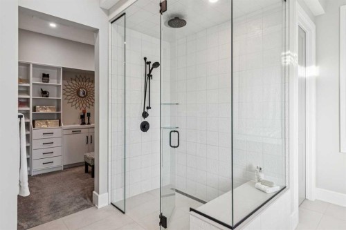 92 Crestridge View Sw, Calgary, AB - Indoor Photo Showing Bathroom