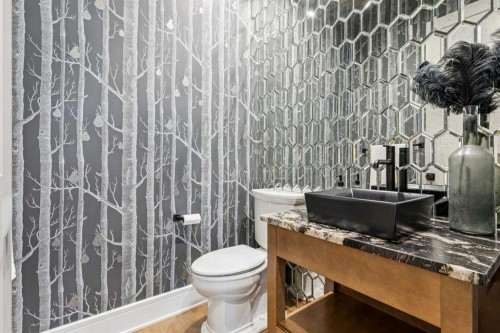 92 Crestridge View Sw, Calgary, AB - Indoor Photo Showing Bathroom