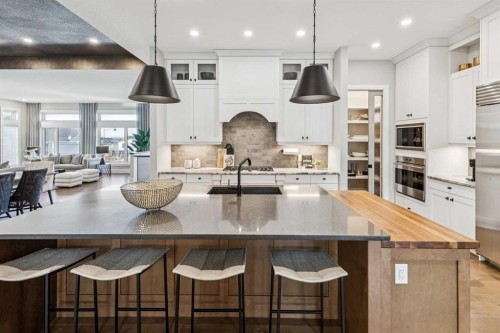 92 Crestridge View Sw, Calgary, AB - Indoor Photo Showing Kitchen With Upgraded Kitchen
