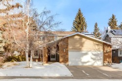 212 Oakside Circle SW Calgary, AB T2V 4H2