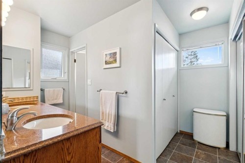 212 Oakside Circle Sw, Calgary, AB - Indoor Photo Showing Bathroom