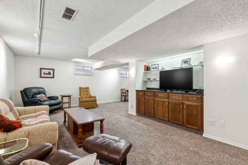 212 Oakside Circle Sw, Calgary, AB - Indoor