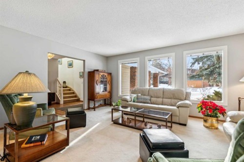 212 Oakside Circle Sw, Calgary, AB - Indoor Photo Showing Living Room