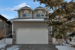 6 Castle Place NORTH Cochrane, AB T4C 1G4