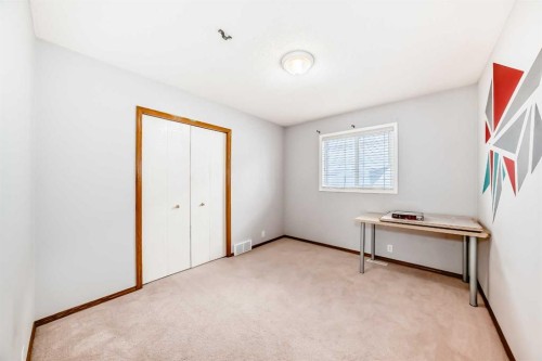 38 Mt Douglas Close Se, Calgary, AB - Indoor Photo Showing Other Room