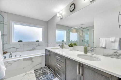 81 Legacy Woods Place Se, Calgary, AB - Indoor Photo Showing Bathroom