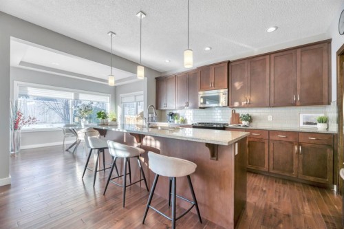 175 Everbrook Drive Sw, Calgary, AB - Indoor Photo Showing Kitchen With Upgraded Kitchen