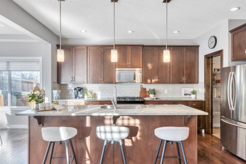 175 Everbrook Drive Sw, Calgary, AB - Indoor Photo Showing Kitchen With Upgraded Kitchen