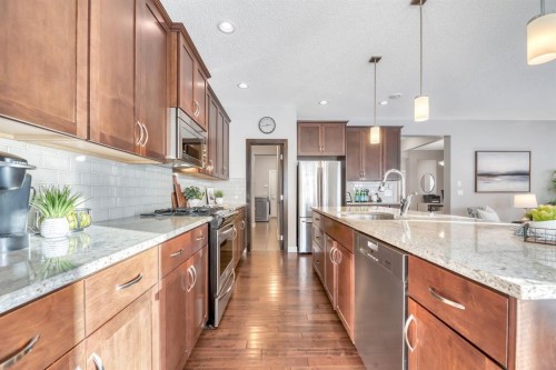 175 Everbrook Drive Sw, Calgary, AB - Indoor Photo Showing Kitchen With Upgraded Kitchen
